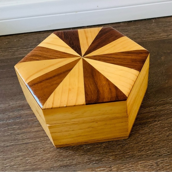 Wooden two toned trinket box - Picture 7 of 7